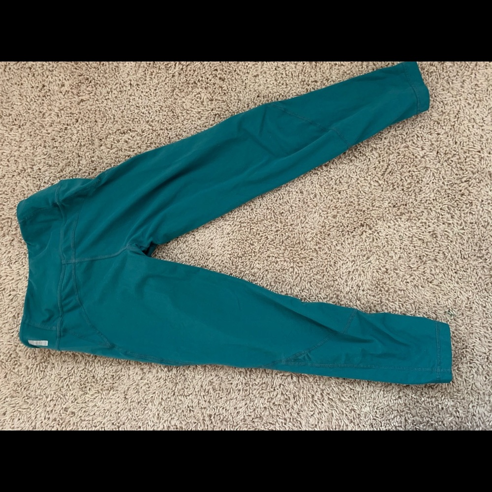 Women’s turquoise 3/4 length Zella yoga pants